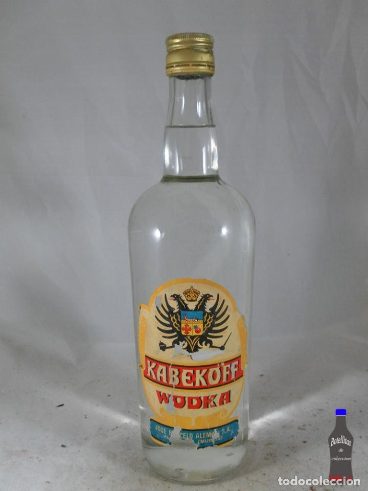 Sammlung von Weinen und Lik&ouml;ren: BOTELLA VODKA KABEKOFF WODKA JOSE BARCELO ALEMAN ALGEZARES MURCIA