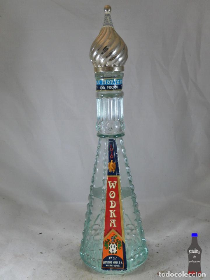 Collection of wines and liquors: BOTELLA VODKA MORYOSKOFF WODKA LUJO DESTILERIAS MOREY MALLORCA ESPA&Ntilde;A