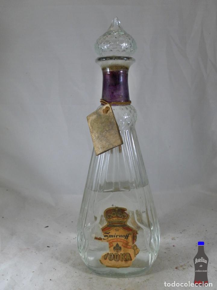 Collection of wines and liquors: BOTELLA VODKA SMIRNOFF PIERRE SMIRNOFF