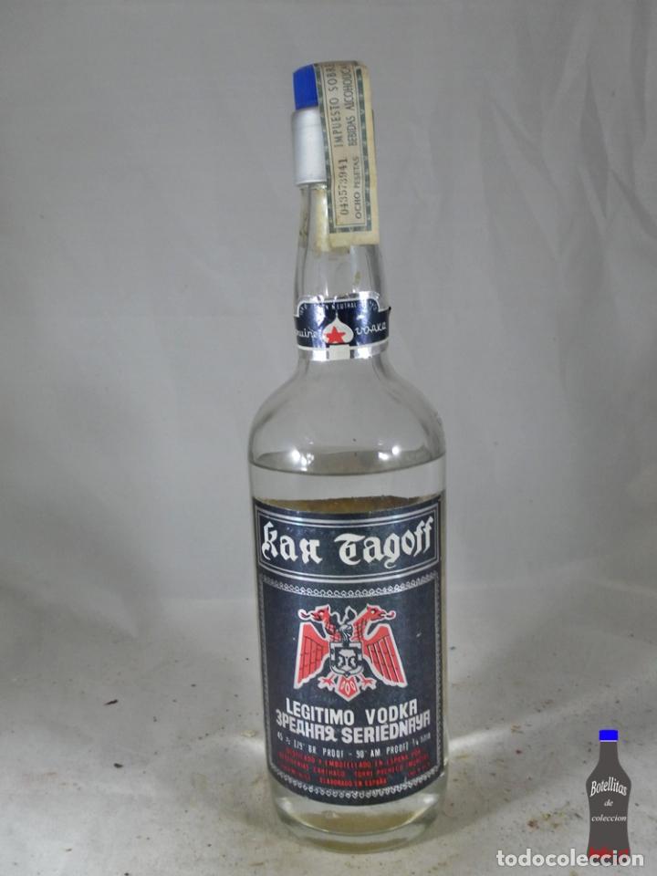 Sammlung von Weinen und Lik&ouml;ren: BOTELLA VODKA KAX TAGOFF DESTILERIAS CARTHAGO TORRE PACHECO