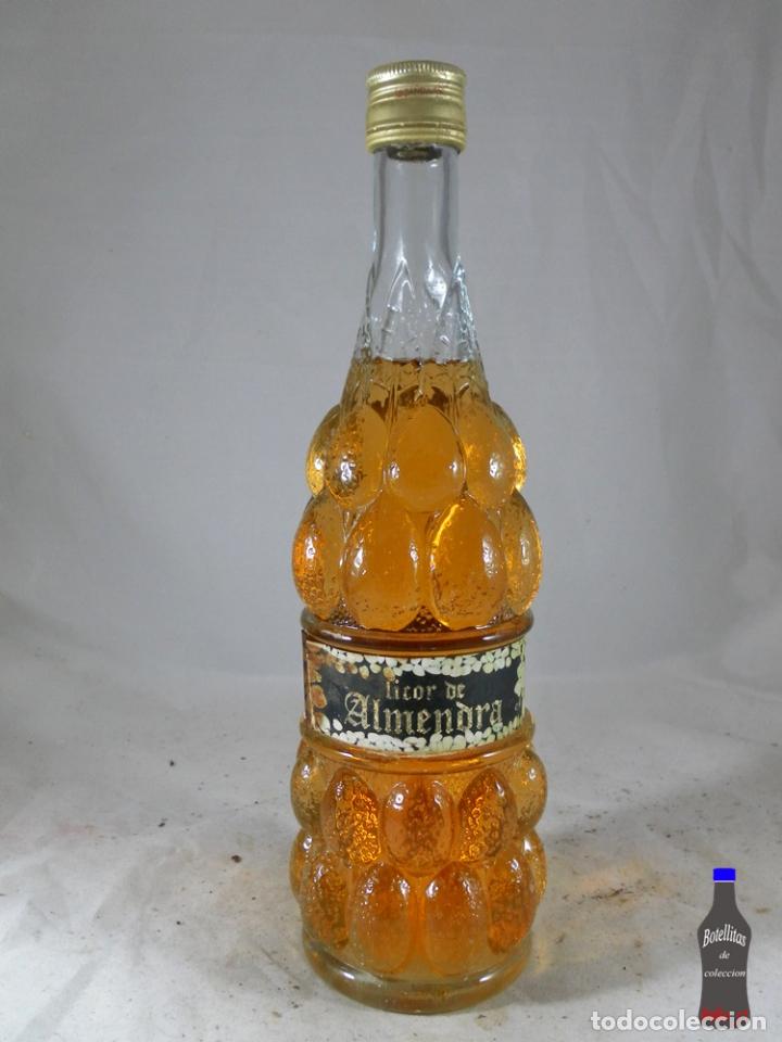 Collection of wines and liquors: BOTELLA LICOR DE ALMENDRA DESTILERIAS SANTA MARIA BARTOLOME CA&Ntilde;ELLAS MALLORCA