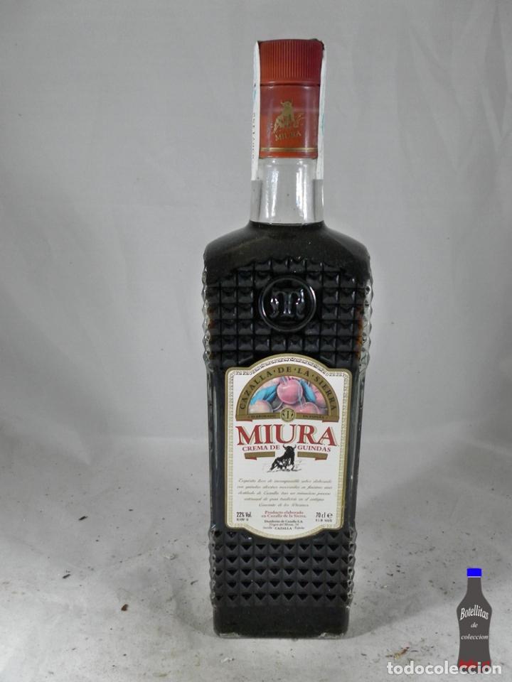 Collection of wines and liquors: BOTELLA CREMA DE GUINDAS MIURA CAZALLA DE LA SIERRA