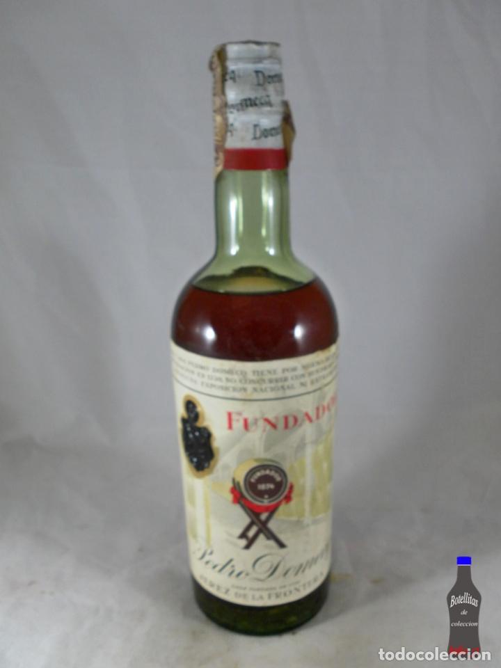 Coleccionismo de vinos y licores: BOTELLA BRANDY FUNDADOR PEDRO DOMECQ JEREZ DE LA FRONTERA CORCHO 80 CENTIMOS 0.7 L