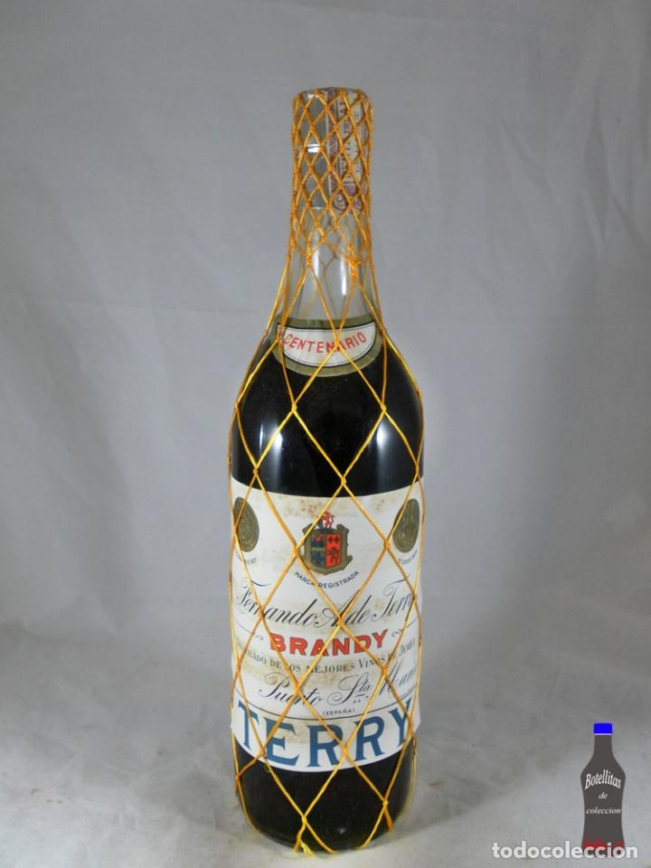 Collection of wines and liquors: BOTELLA BRANDY TERRY CENTENARIO FERNANDO A. DE TERRY PUERTO SANTA MARIA 80 CENTIMOS PLOMO