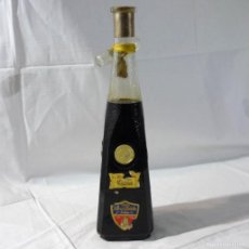 Coleccionismo de vinos y licores: BOTELLA HILARIO BOTELLA JÁTIVA, LICOR DE CACAO. Lote 390192969