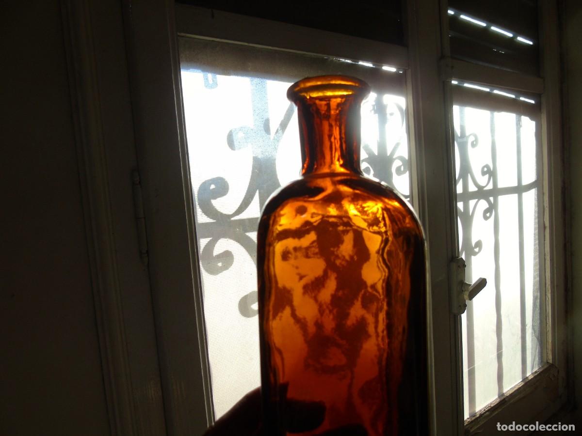 Coleccionismo de vinos y licores: ANTIGUA BOTELLA CO&Ntilde;AC Y 3 VASOS DE ANTIGUO JUEGO DE CO&Ntilde;AC, BOTELLA Y VASOS CRISTAL MARR&Oacute;N O AMBAR,