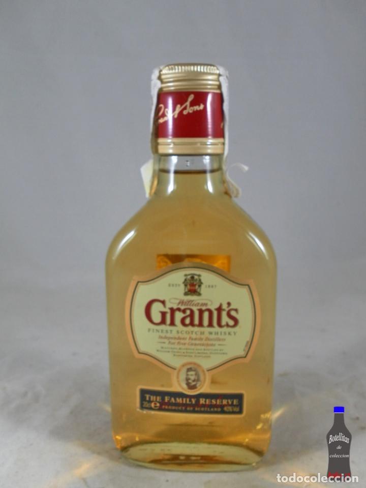 Coleccionismo de vinos y licores: BOTELLA PETACA WHISKY WILLIAM GRANT&acute;S THE FAMILY RESERVE 20 CL