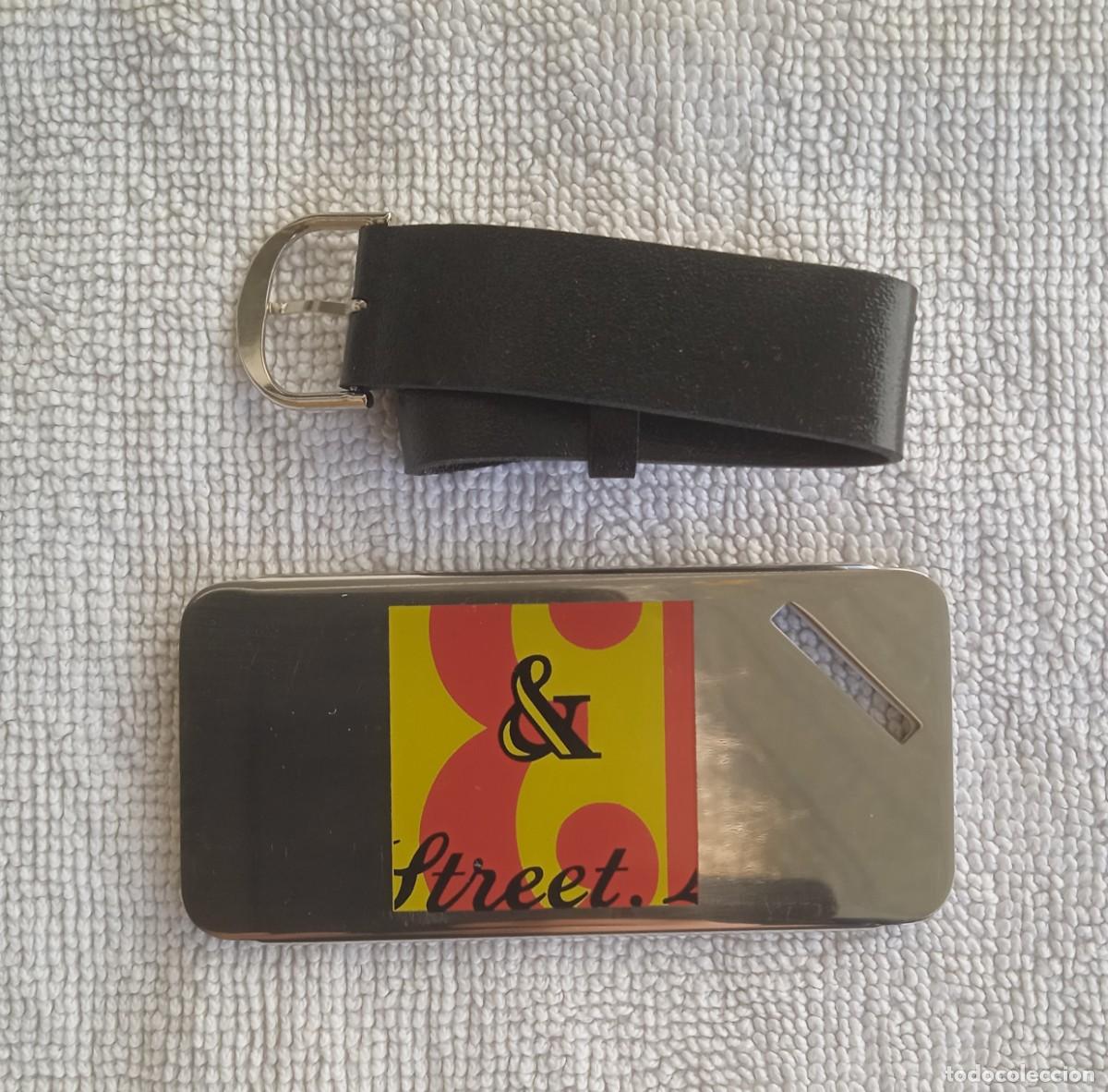 Coleccionismo de vinos y licores: WHISKY J&B. TARJETERO MET&Aacute;LICO PARA MALETAS. A&Ntilde;OS 90. NUEVO.