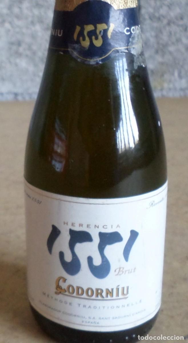 Coleccionismo de vinos y licores: Botella CODORNIU 1551 - 20 cl. - Foto 2