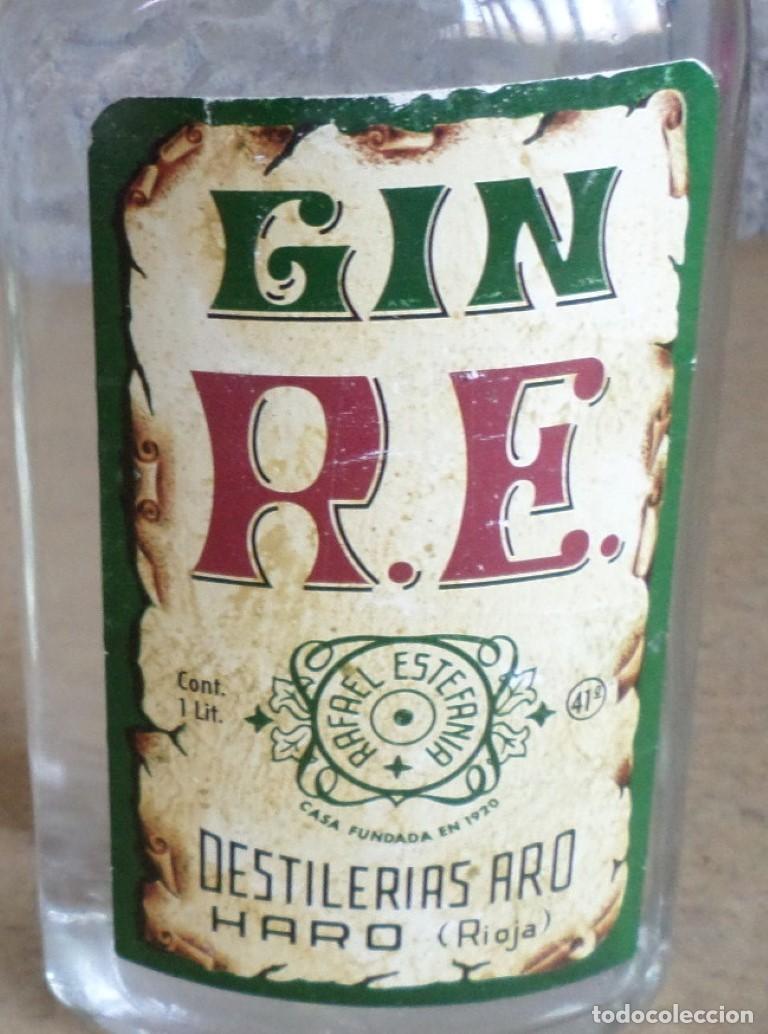 Coleccionismo de vinos y licores: Botella GIN R.E. -- Haro la Rioja - Foto 2