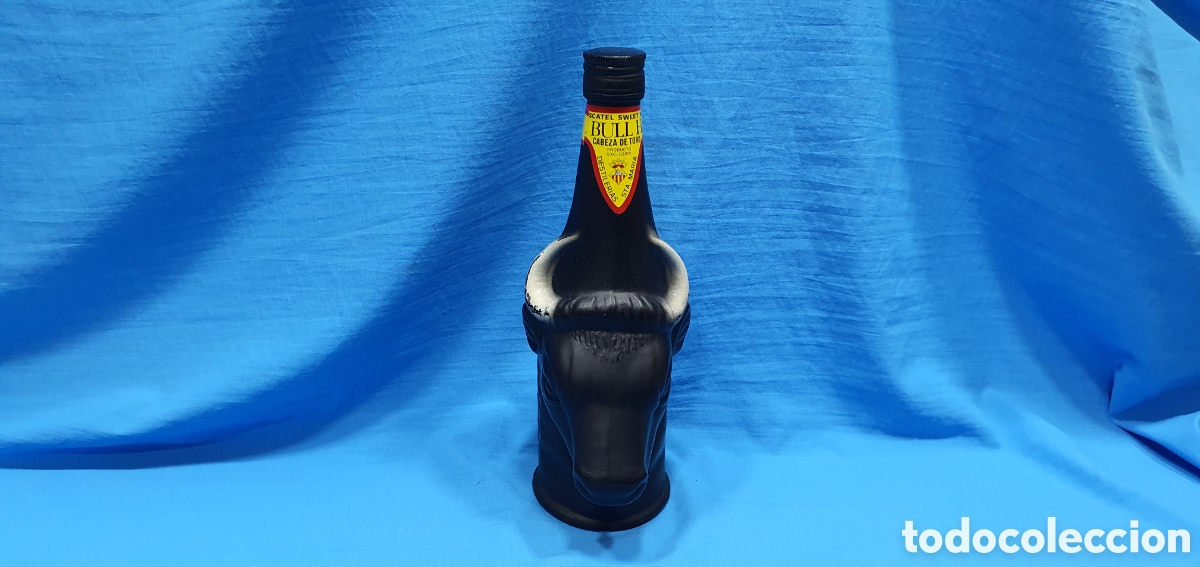 Collection of wines and liquors: BOTELLA DE LICOR MOSCATEL BULL HEAD , CABEZA DE TORO DESTILERIAS STA. MARIA . LLENA SIN ABRIR