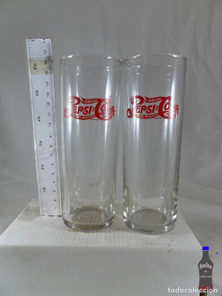 Collection of wines and liquors: LOTE 2 VASOS TUBO PEPSI COLA