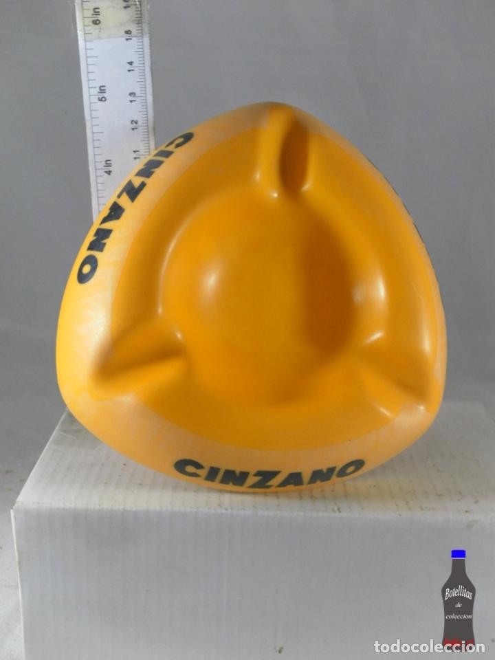 Collection of wines and liquors: CENICERO PLASTICO CINZANO AMARILLO