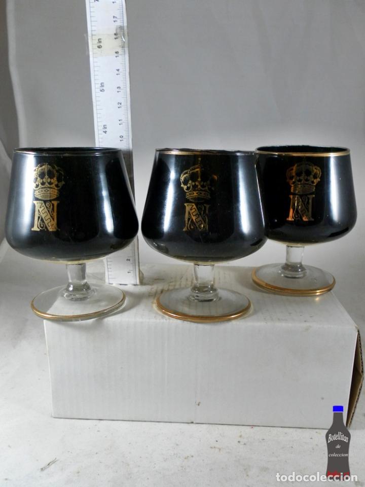 Coleccionismo de vinos y licores: LOTE 3 COPAS BRANDY NAPOLEON NEGRAS Y ORO