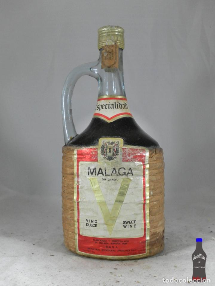 Collection of wines and liquors: BOTELLA MALAGA V VINO DULCE BODEGUERA ANDALUZA FORRADA ESPARTO