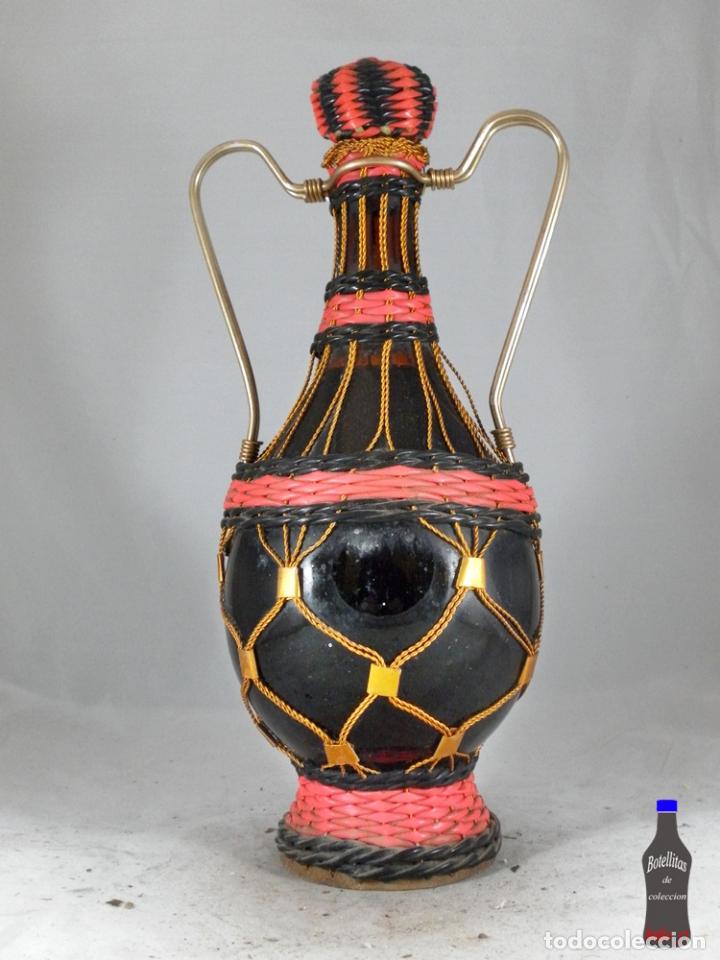 Collection of wines and liquors: BOTELLA FORRADA DE HILO SCOUBIDOU Y ALUMINIO A&Ntilde;OS 60