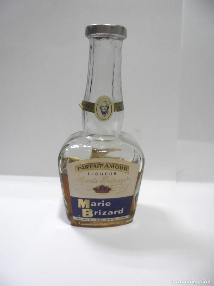 Coleccionismo de vinos y licores: BOTELLIN DE LICOR PARFAIT AMOUR. MARIE BRIZARD. VER FOTOS.