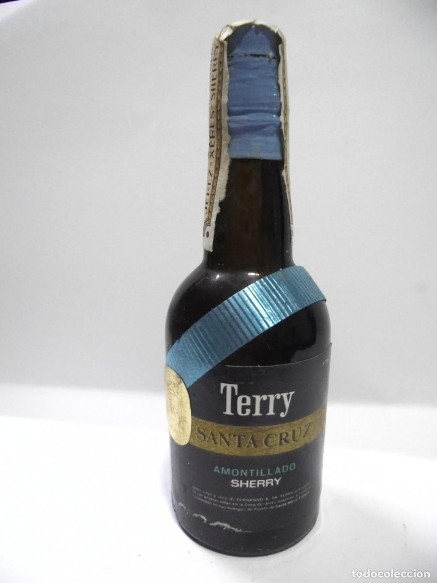 Coleccionismo de vinos y licores: BOTELLIN DE AMONTILLADO TERRY SANTA CRUZ. SHERRY. CERRADA. VER FOTOS.