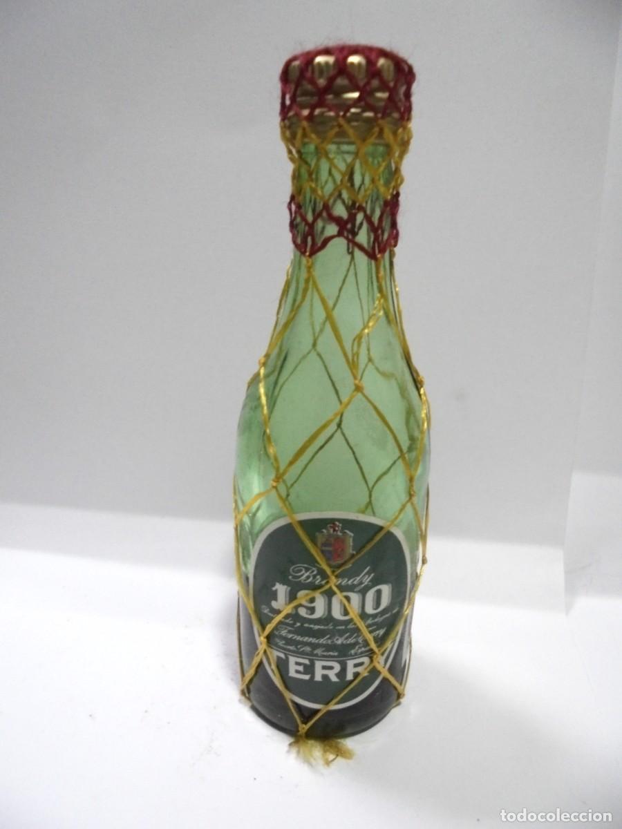 Coleccionismo de vinos y licores: BOTELLIN DE BRANDY TERRY. 1900. PEDRO A. DE TERRY. PUERTO DE SANTA MARIA. CERRADA. VER FOTOS.