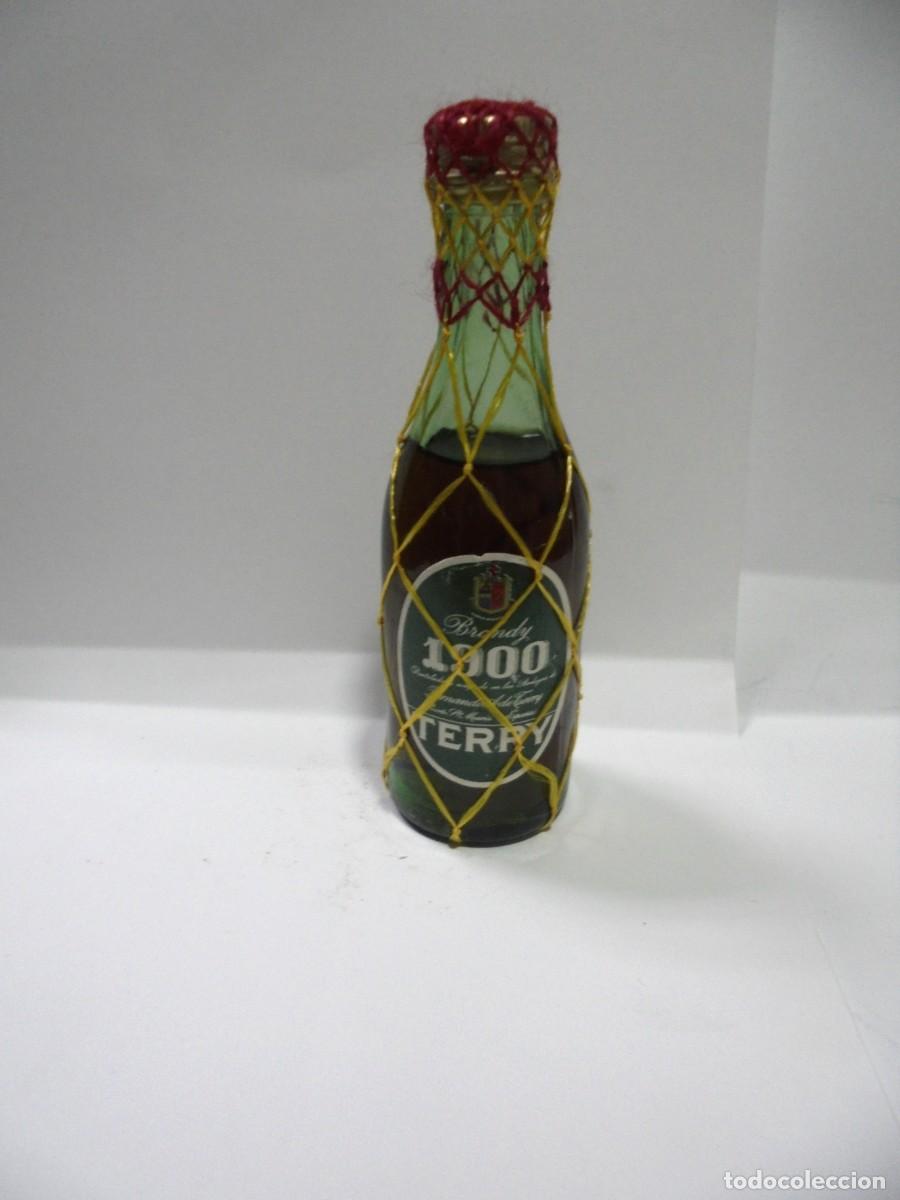 Coleccionismo de vinos y licores: BOTELLIN DE BRANDY TERRY. 1900. PEDRO A. DE TERRY. PUERTO DE SANTA MARIA. CERRADA. VER FOTOS.