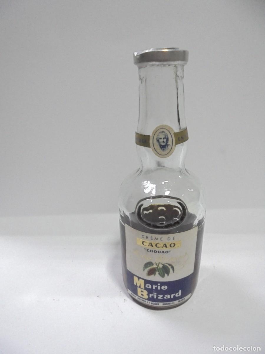 Sammlung von Weinen und Lik&ouml;ren: BOTELLIN DE CREME DE CACAO. MARIE BRIZARD. CERRADA. VER FOTOS.