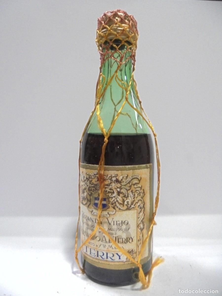 Sammlung von Weinen und Lik&ouml;ren: BOTELLIN DE BRANDY VIEJO TERRY. FERNANDO A. DE TERRY. PUERTO DE SANTA MARIA. CERRADA. VER FOTOS.