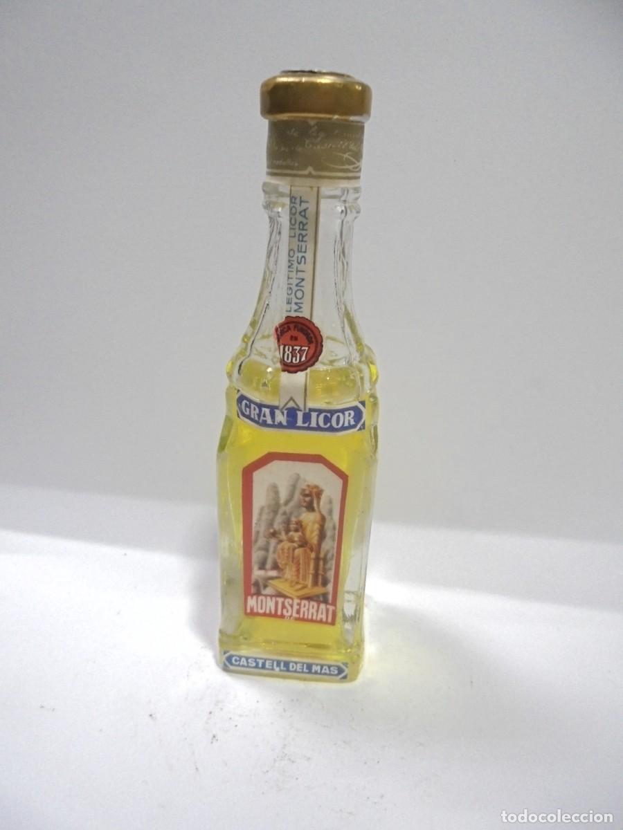 Coleccionismo de vinos y licores: BOTELLIN DE LICOR. MONTSERRAT. CASTELL DEL MAS. CERRADA. VER FOTOS.