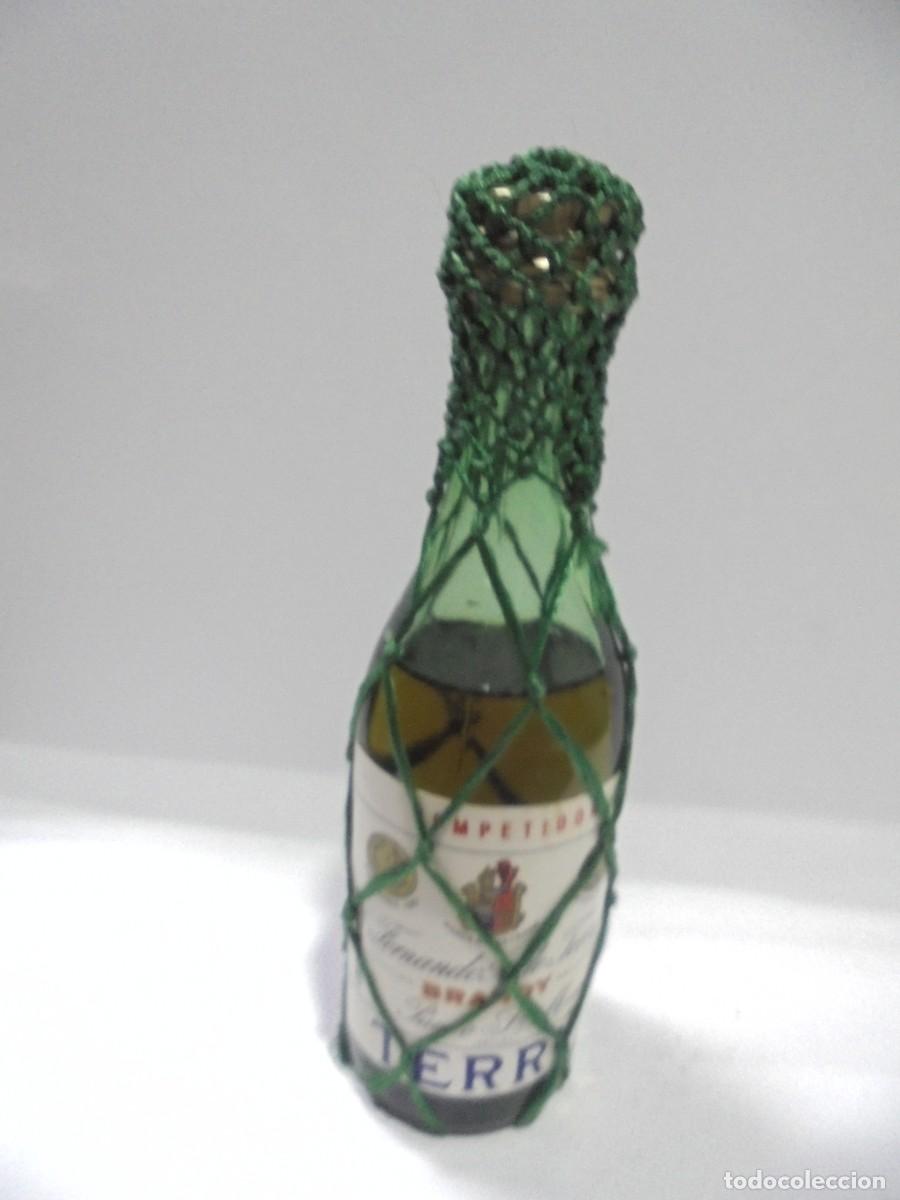 Sammlung von Weinen und Lik&ouml;ren: BOTELLIN DE BRANDY TERRY. FERNANDO A. DE TERRY. PUERTO DE SANTA MARIA. CERRADA. VER FOTOS.