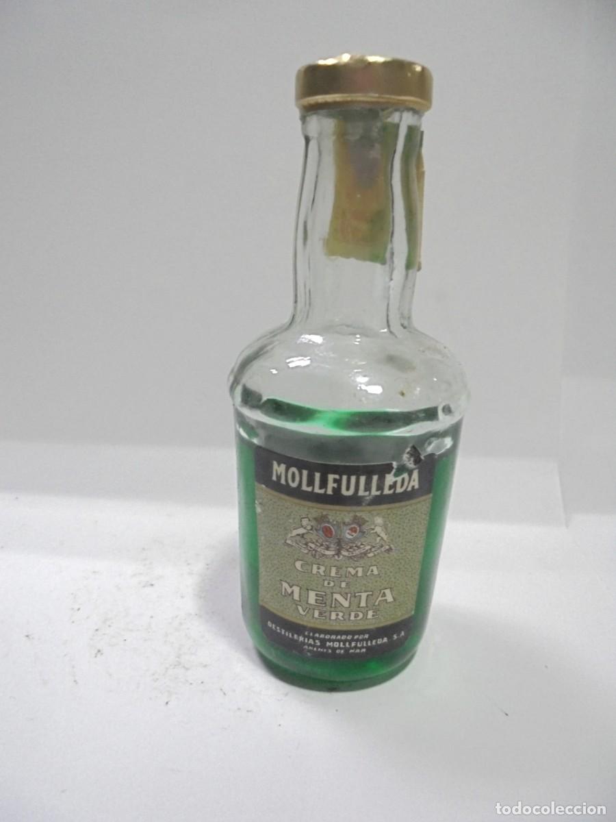 Sammlung von Weinen und Lik&ouml;ren: BOTELLIN DE CREMA DE MENTA VERDE. MOLLFULLADA. CERRADA. VER FOTOS.