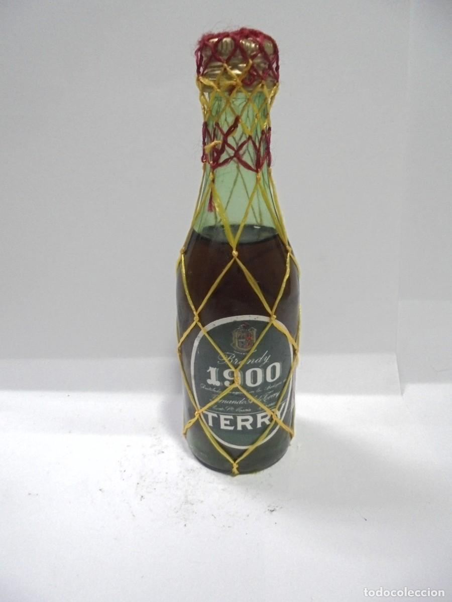 Sammlung von Weinen und Lik&ouml;ren: BOTELLIN DE BRANDY TERRY. 1900. PEDRO A. DE TERRY. PUERTO DE SANTA MARIA. CERRADA. VER FOTOS.