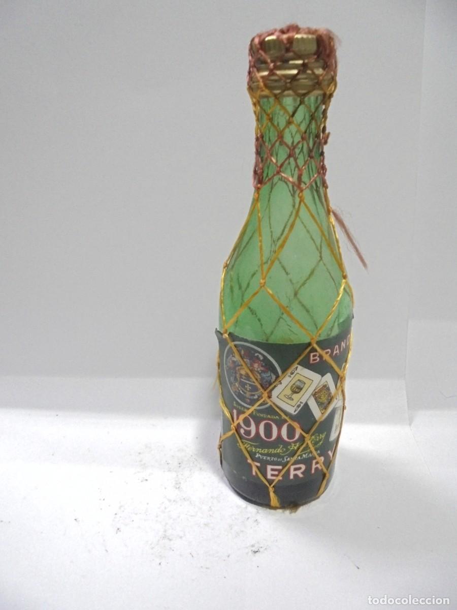 Sammlung von Weinen und Lik&ouml;ren: BOTELLIN DE BRANDY TERRY. 1900. PEDRO A. DE TERRY. PUERTO DE SANTA MARIA. CERRADA. VER FOTOS.