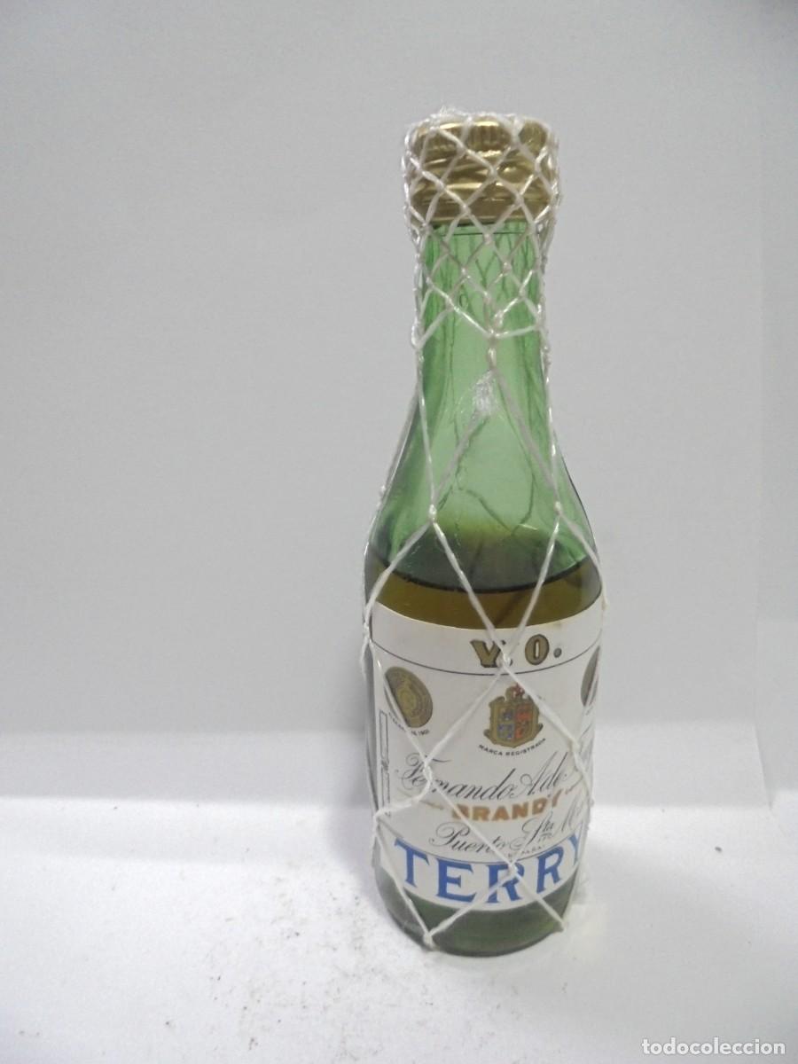 Sammlung von Weinen und Lik&ouml;ren: BOTELLIN DE BRANDY TERRY. FERNANDO A. DE TERRY. PUERTO DE SANTA MARIA. CERRADA. VER FOTOS.