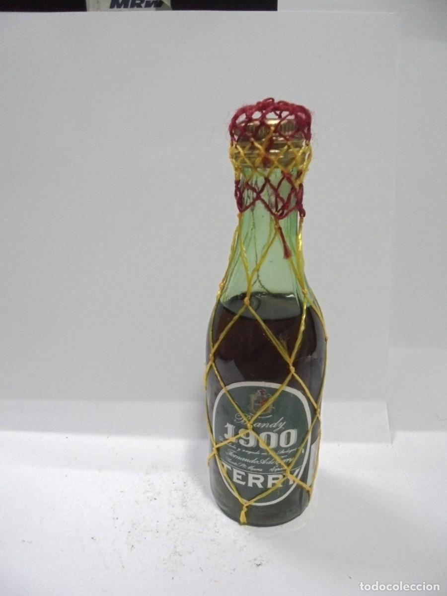 Sammlung von Weinen und Lik&ouml;ren: BOTELLIN DE BRANDY TERRY. 1900. PEDRO A. DE TERRY. PUERTO DE SANTA MARIA. CERRADA. VER FOTOS.