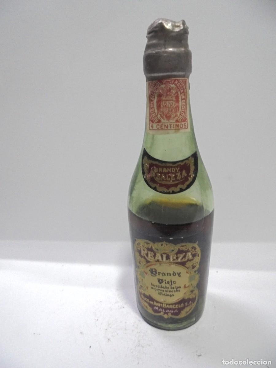 Sammlung von Weinen und Lik&ouml;ren: BOTELLIN DE BRANDY VIEJO REALEZA. MALAGA. CERRADA. VER FOTOS.