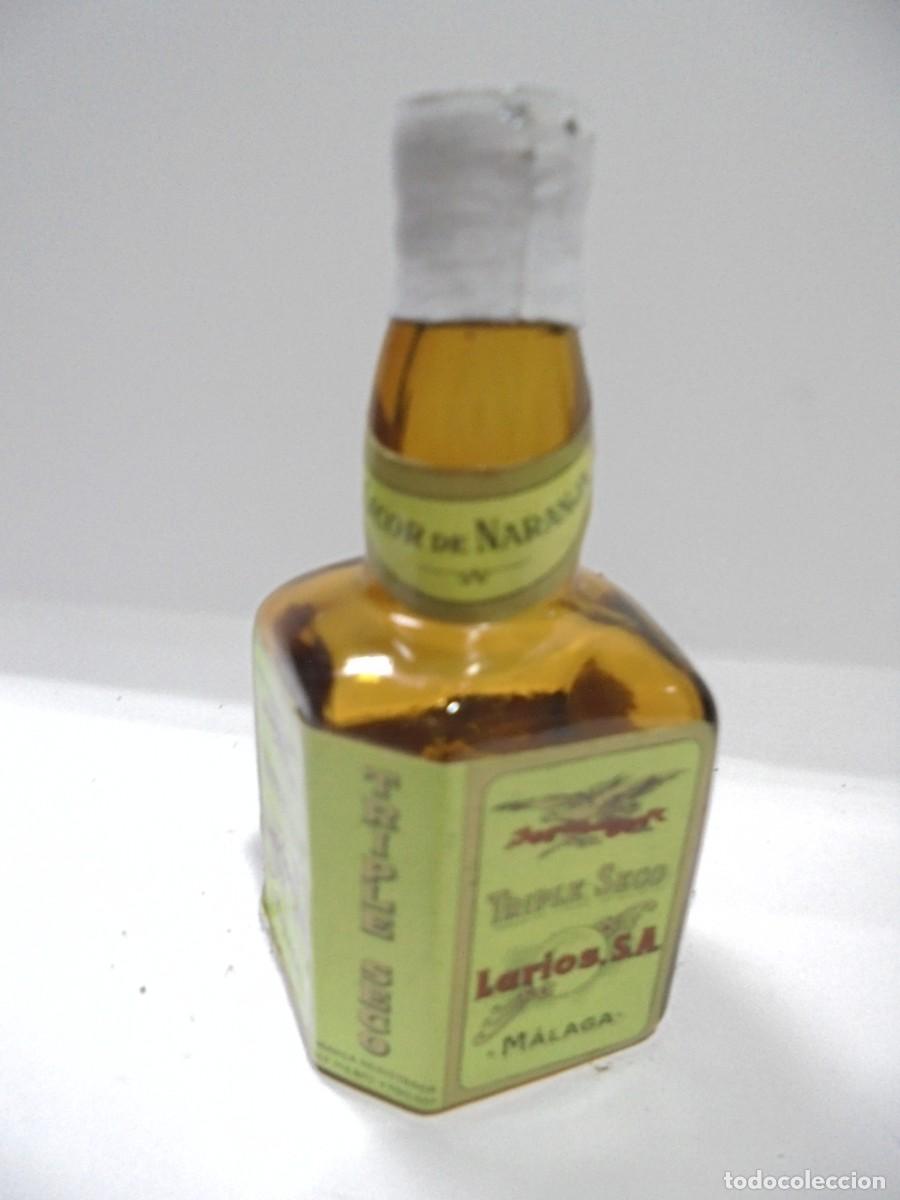 Coleccionismo de vinos y licores: BOTELLIN DE LICOR DE NARANJA. LARIOS TRIPLE SECO. ABIERTA. VER FOTOS.
