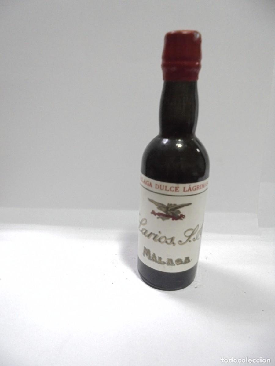 Sammlung von Weinen und Lik&ouml;ren: BOTELLIN DE MALAGA DULCE LAGRIMAS. LARYOS, S.A. MALAGA. CERRADA. VER FOTOS.