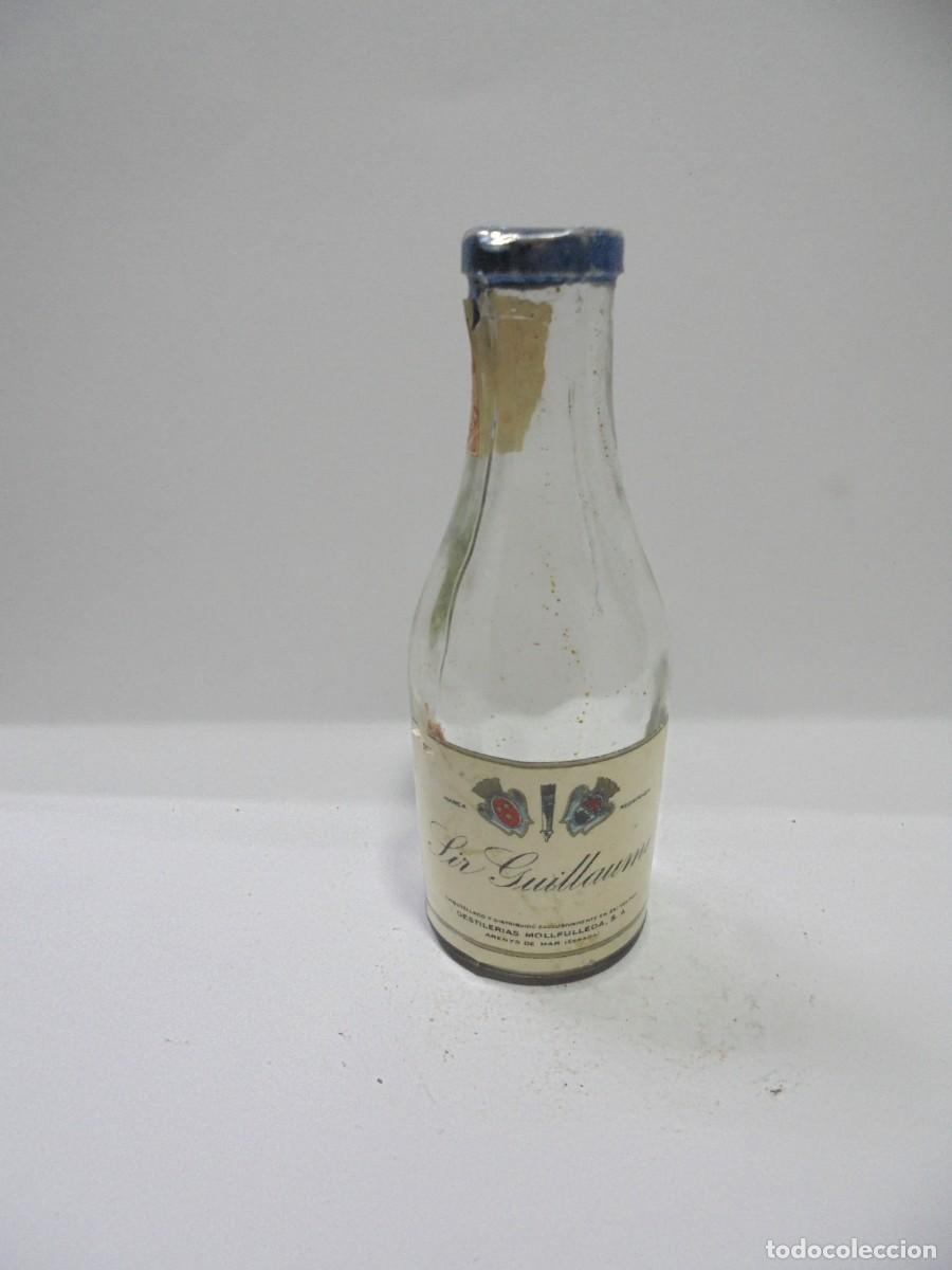 Sammlung von Weinen und Lik&ouml;ren: BOTELLIN DE SIR GUILLAUME. DESTILERIAS MOLFULLEDA. ARENYS DE MAR. VACIA. VER FOTOS.