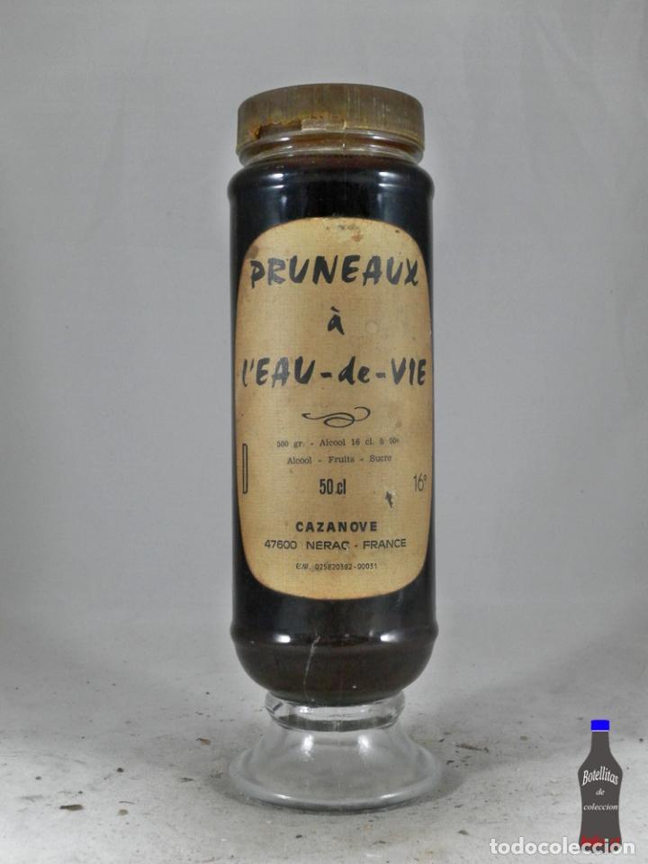 Sammlung von Weinen und Lik&ouml;ren: BOTELLA PRUNEAUX EAU VIE CAZANOVE FRANCE