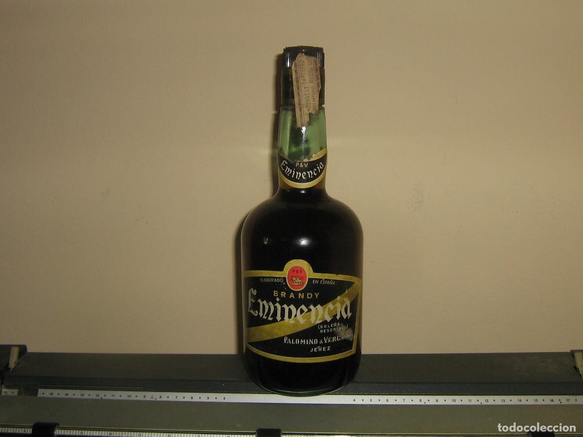 Coleccionismo de vinos y licores: Brandy Eminencia. Solera Reservada. 38&ordm;. 75 cl. A&ntilde;os 70. Precinto 4 pesetas. No cognac