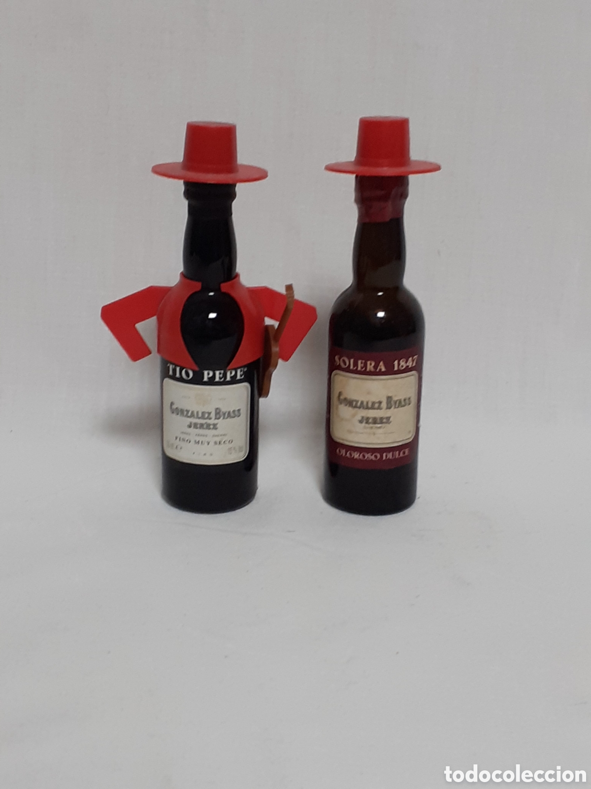 Collection of wines and liquors: DOS MINIATURAS TIO PEPE Y SOLERA 1847, GONZALEZ BYASS JEREZ FINO Y OLEROSO DULCE, MED ALTO 13,5 CM.