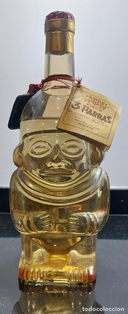 Coleccionismo de vinos y licores: BOTELLA PISCO PURO DE UVA EN BOTELLA DE CRISTAL DORADA