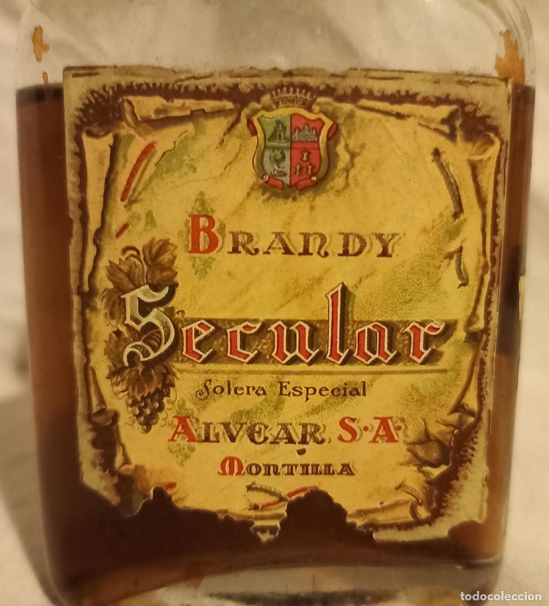 Coleccionismo de vinos y licores: Brandy Secular, botell&iacute;n, petaca - Foto 2