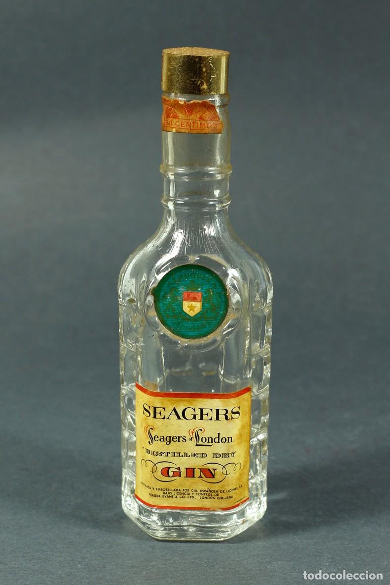 Coleccionismo de vinos y licores: BOTELLIN DE GIN SEAGERS LONDON. EMBOTELLADA POR C&Iacute;A. ESPA&Ntilde;OLA DE LICORES. ABIERTA.