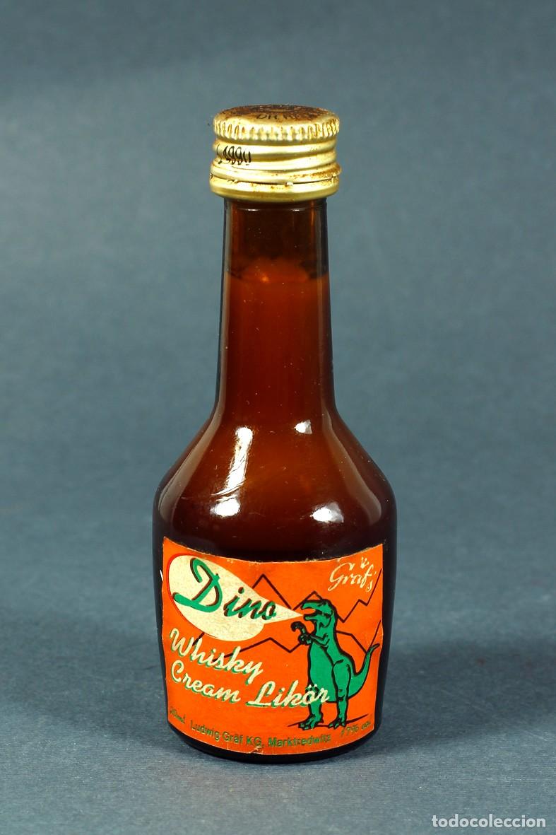 Coleccionismo de vinos y licores: BOTELL&Iacute;N DE DINO WHISKY CREAM LIK&Ouml;R. LUDWIG GR&Auml;F KG. SIN ABRIR. MIDE 10 CM. DE ALTURA.