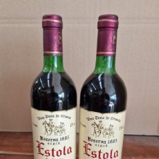 Coleccionismo de vinos y licores: LOTE DE 2 BOTELLAS DE VINO ESTOLA. VINO TINTO DE CRIANZA. D.O. LA MANCHA. RESERVA DEL 1985
