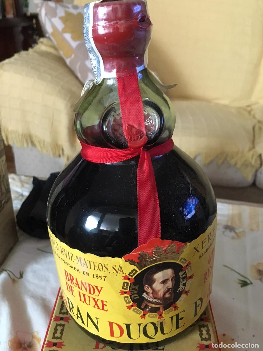 Coleccionismo de vinos y licores: BOTELLA DE BRANDY GRAN DUQUE DE ALBA - Foto 1