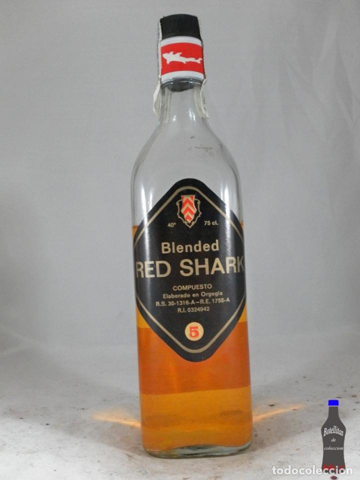 Sammlung von Weinen und Lik&ouml;ren: BOTELLA WHISKY BLENDED RED SHARK 5 A&Ntilde;OS ORGEGIO
