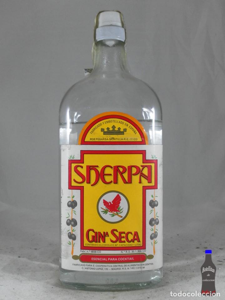 Sammlung von Weinen und Lik&ouml;ren: BOTELLA DRY GIN SHERPA PEBARSA MONTILLA CORDOBA