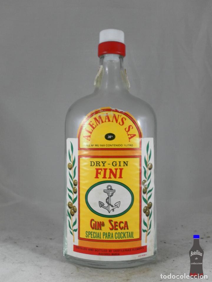 Collection of wines and liquors: BOTELLA DRY GIN FINI GINA SECA DESTILERIAS ALEMAN ALGEZARES