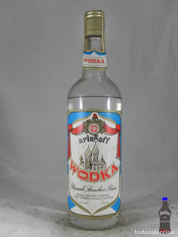 Sammlung von Weinen und Lik&ouml;ren: BOTELLA ARISKOFF WODKA RICARDO SANCHEZ RUIZ MALAGA